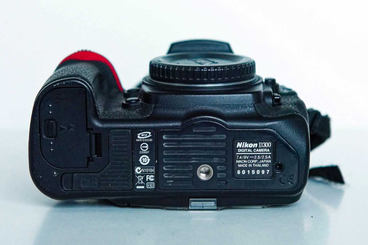 Nikon D300 - com bateria extra e cartões de memória