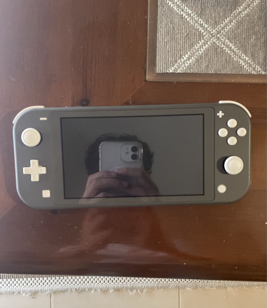 Nintendo Switch Lite preta com pouco uso