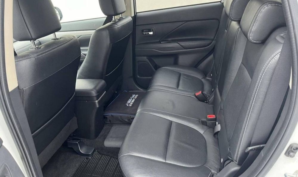 Mitsubishi Outlander PHEV 2014