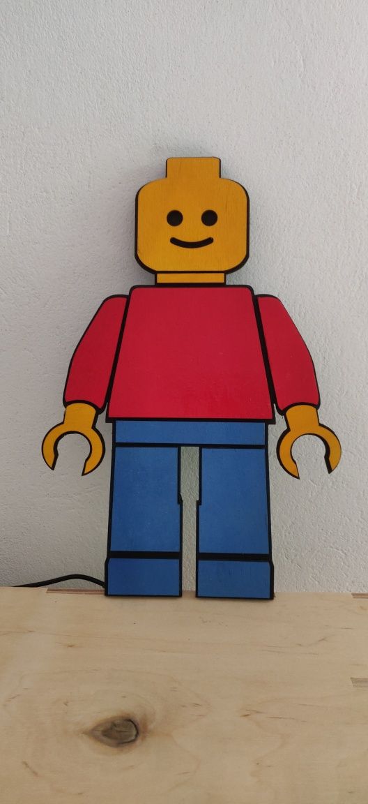 Lampka, ludzik Lego.