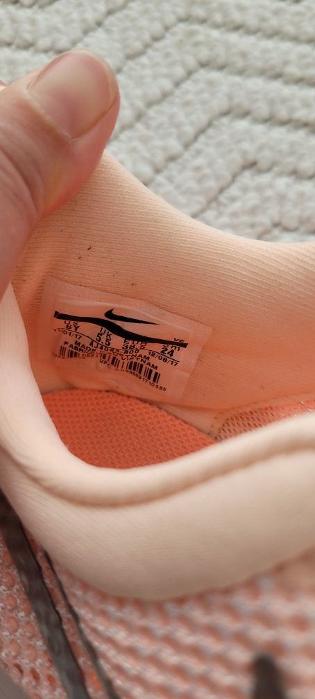 Buty do biegania bądź fitnessu