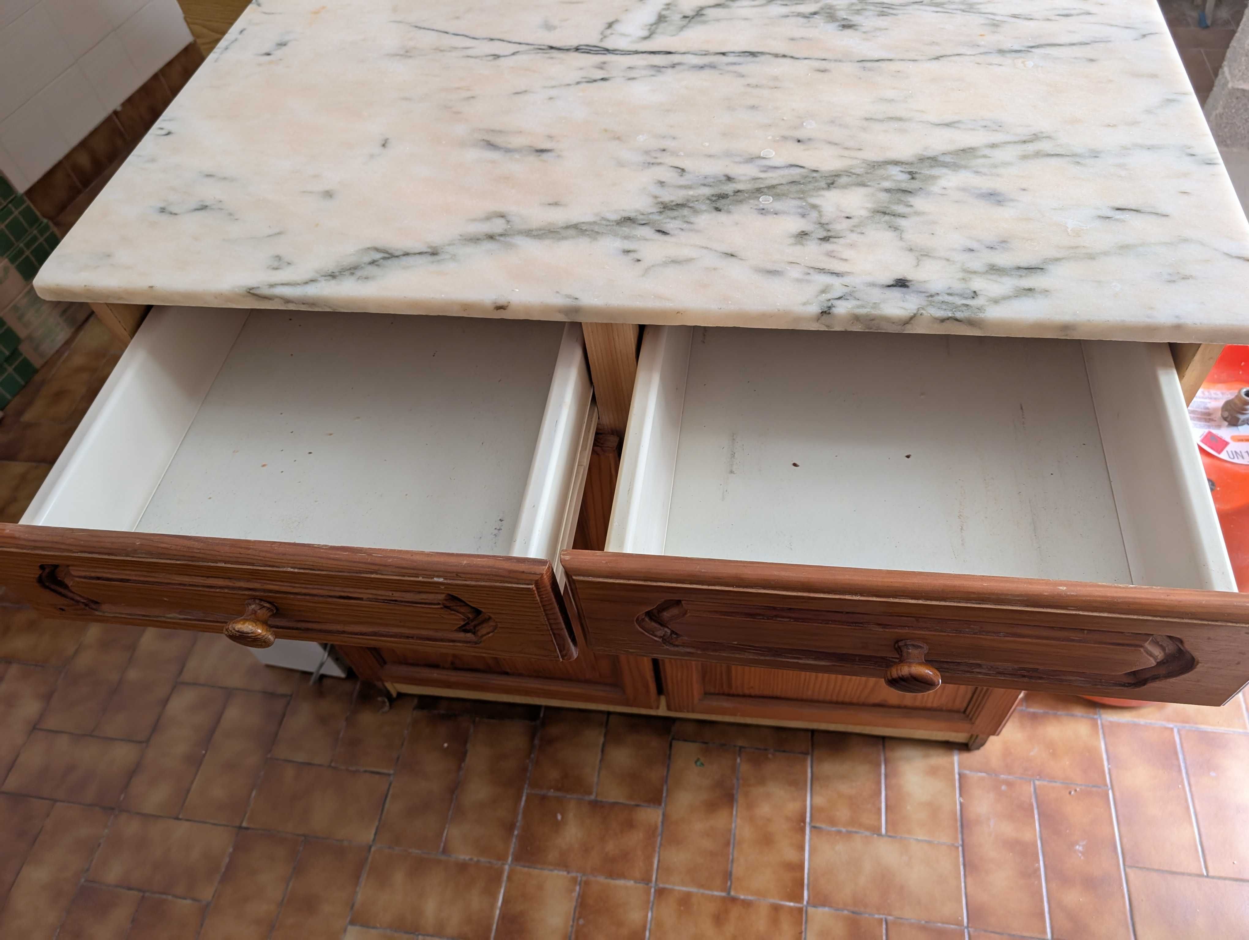 Armário para cozinha com pedra mármore