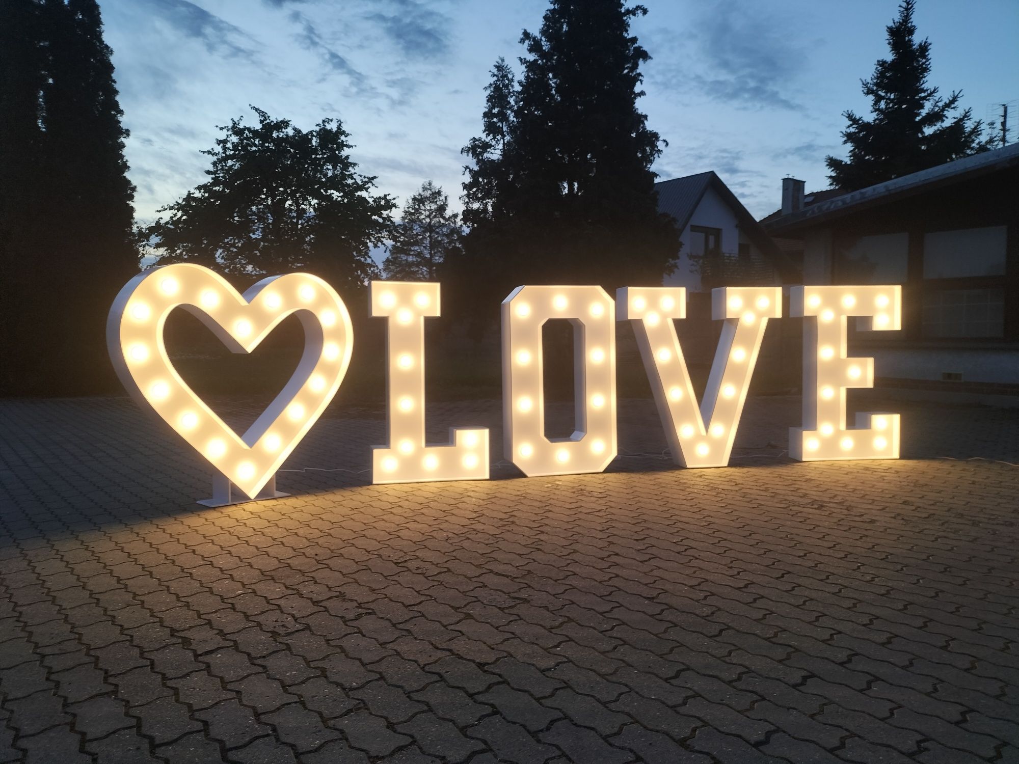 LOVE napis podświetlany love żarówkowe