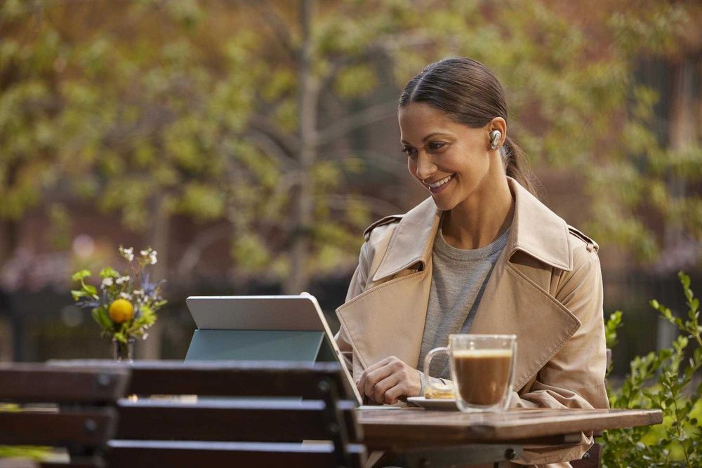 Słuchawki bluetooth etui z wyświetlaczem JBL Tour Pro 2 nowe gwarancja