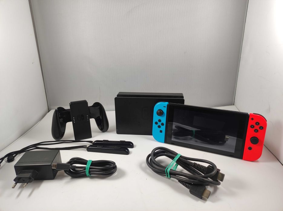 Konsola Nintndo Switch HAC-001 , STACJA, GRIP, JOY-CON STRAP