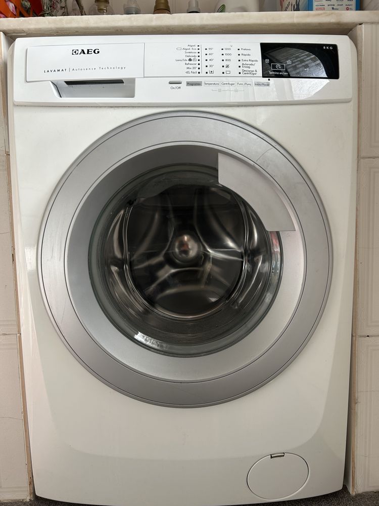 Máquina Lavar Roupa AEG 8KG Autosense Technology