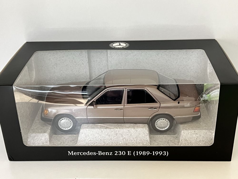 Mercedes-Benz 230E W124 full open wersja dealerska Norev 1/18