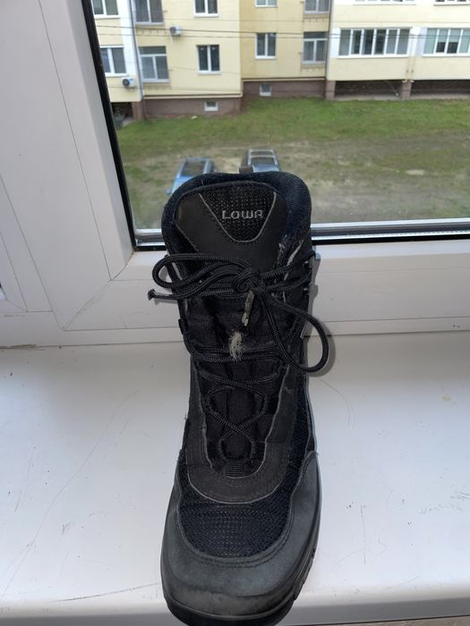 Lowa чоботи 37