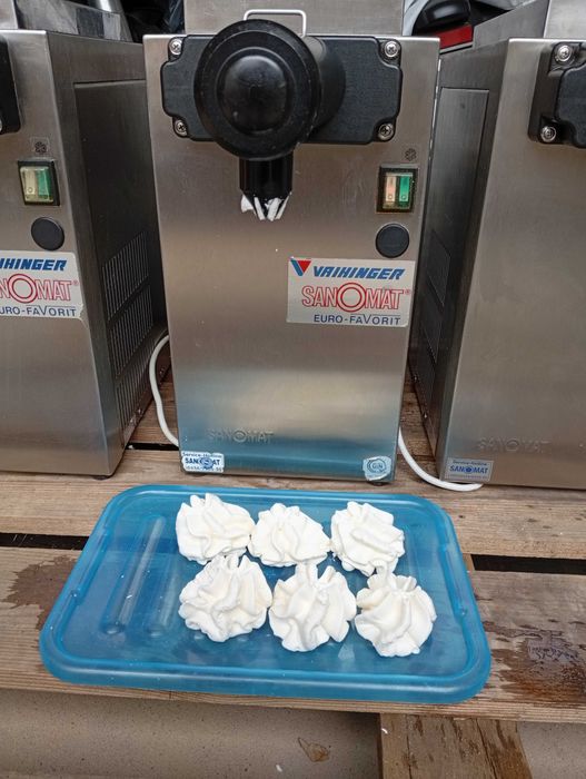 Automat,maszyna do bitej śmietany Sanomat Euro Favorit.