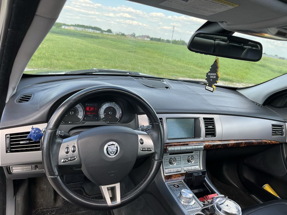 Jaguar XF 4.2 v8