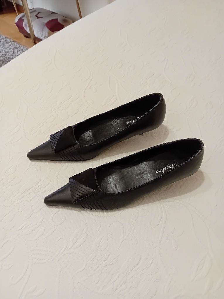 Sapatos PELE Novos 36