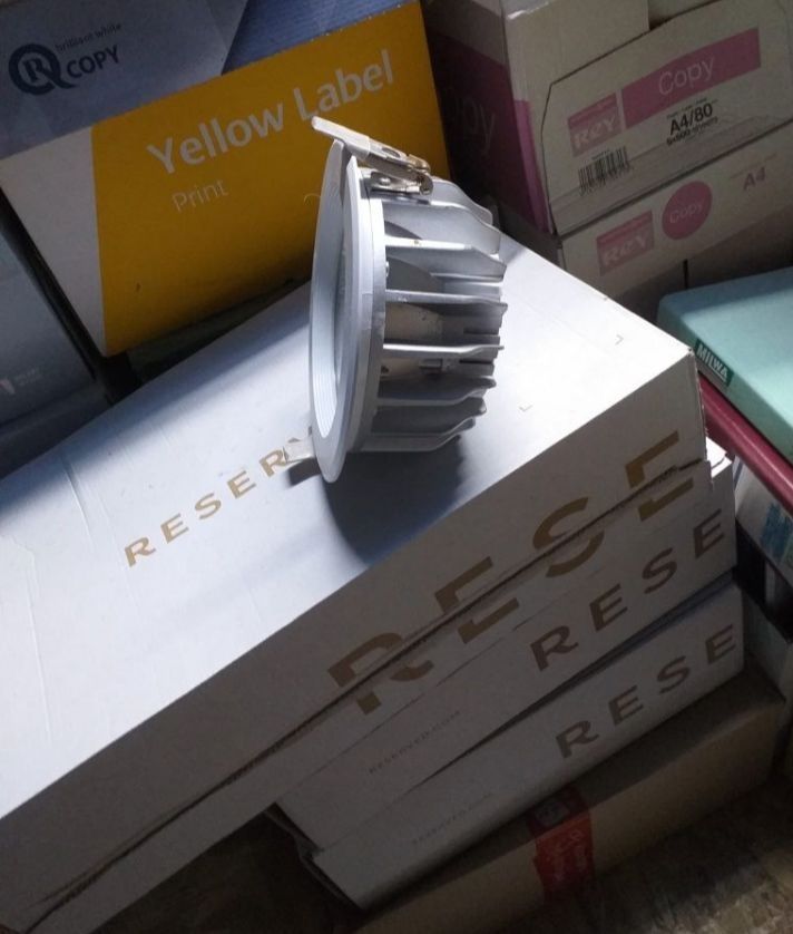 Lampy halogenowe cały karton 19 sztuk