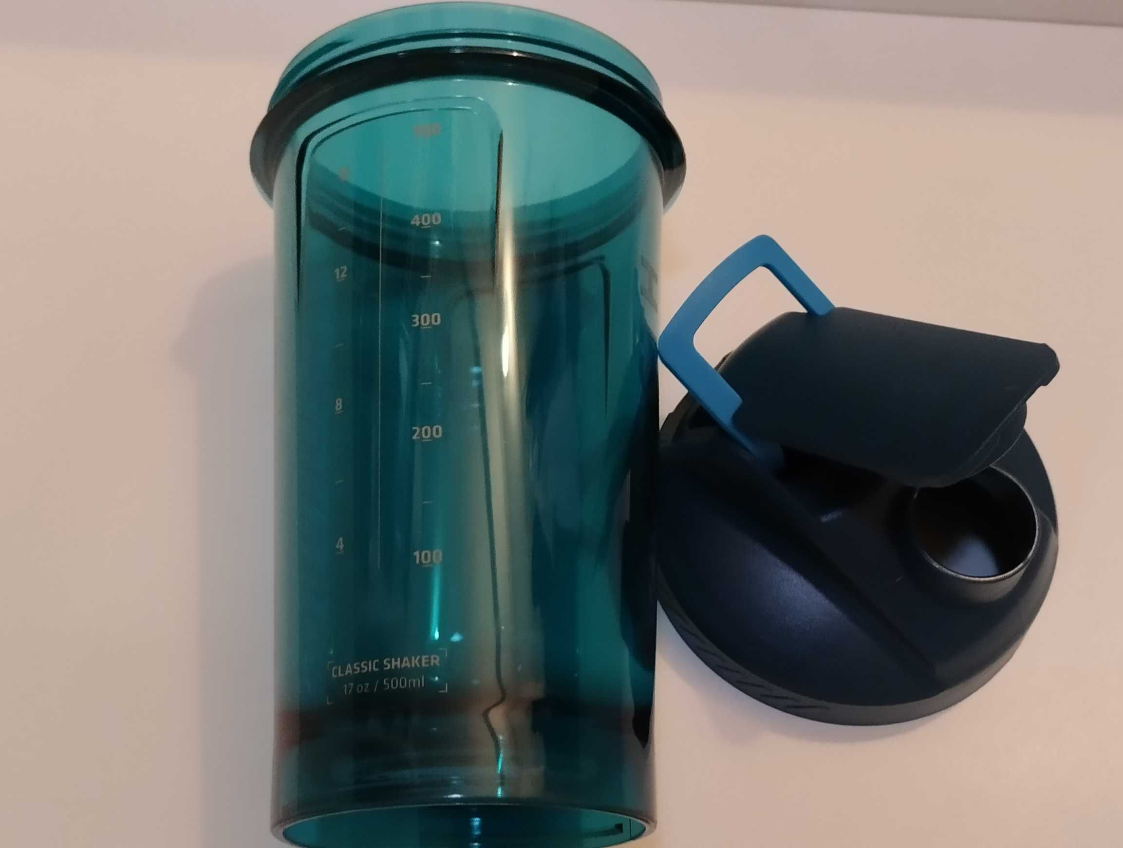 Garrafas Decathlon e Tupperware