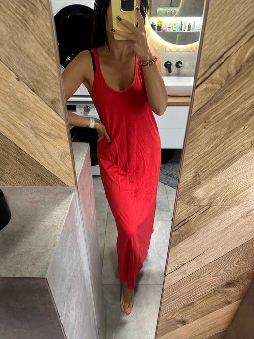 Czerwona długa letnia sukienka z ozdobnymi plecami Reserved S