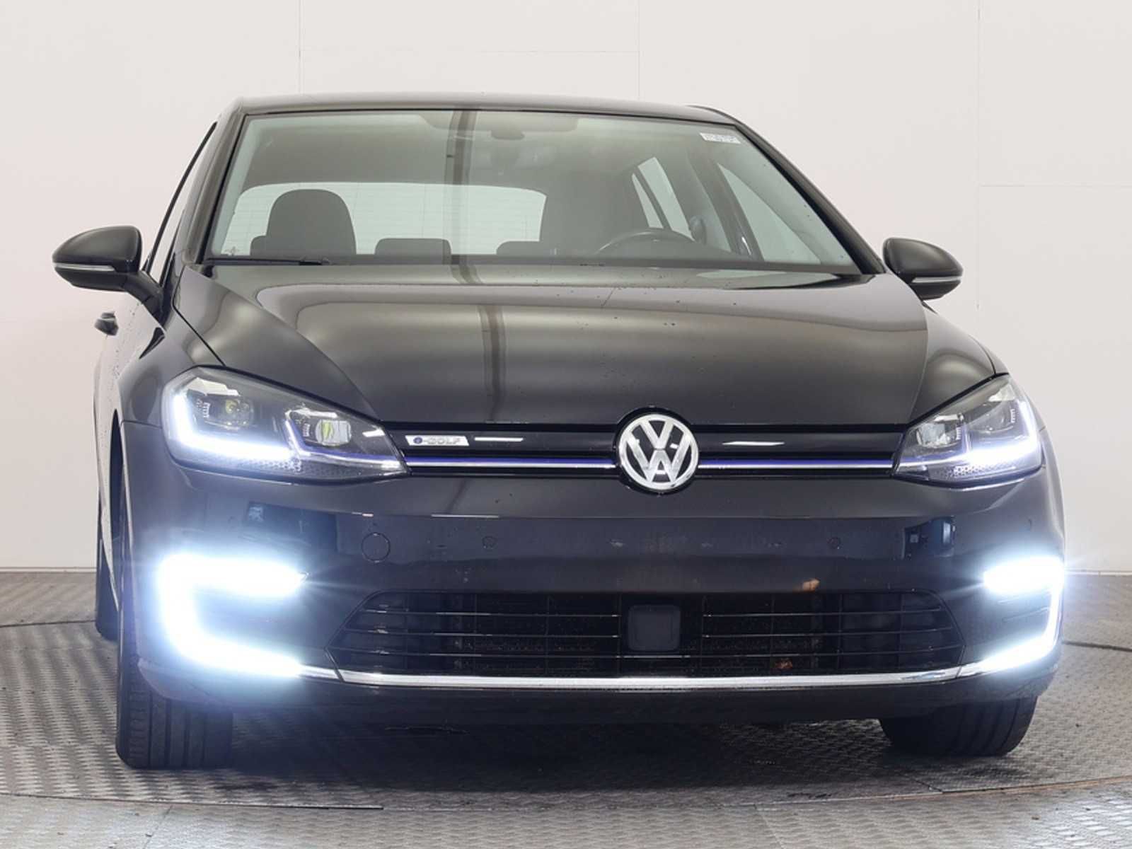 VW E-Golf em estado impecável