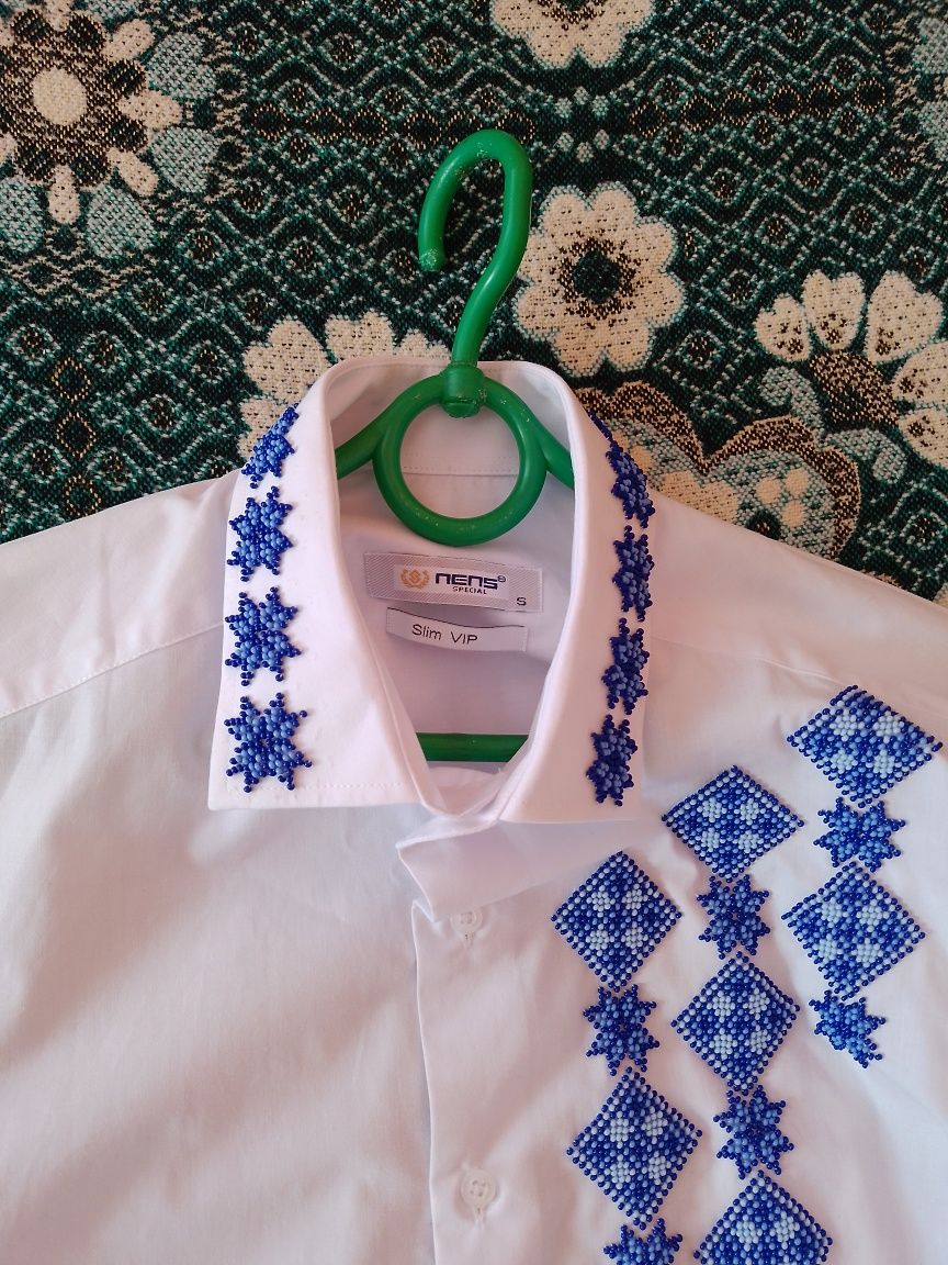 Вишита чоловіча сорочка