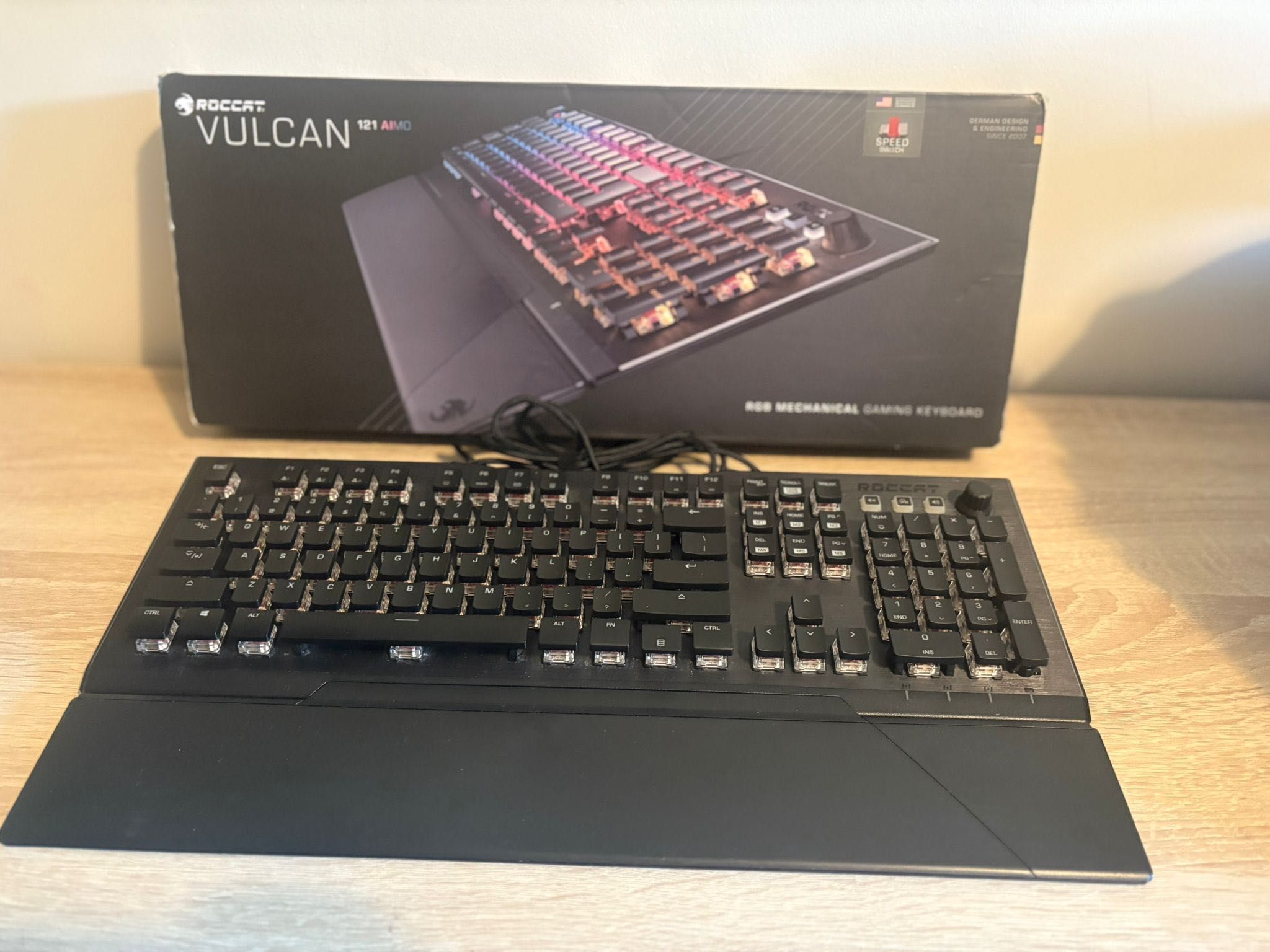 Klawiatura Roccat Vulcan 121 AIMO – RGB, Titan Switch