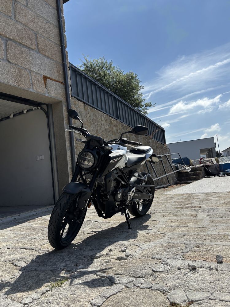 Honda CB125R – 2024 – 127 km – Como Nova