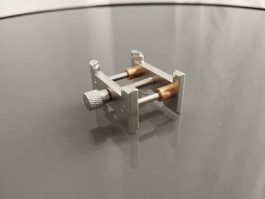 Podstawka zegarmistrzowska pod mechanizmy regulowana - nieużywana