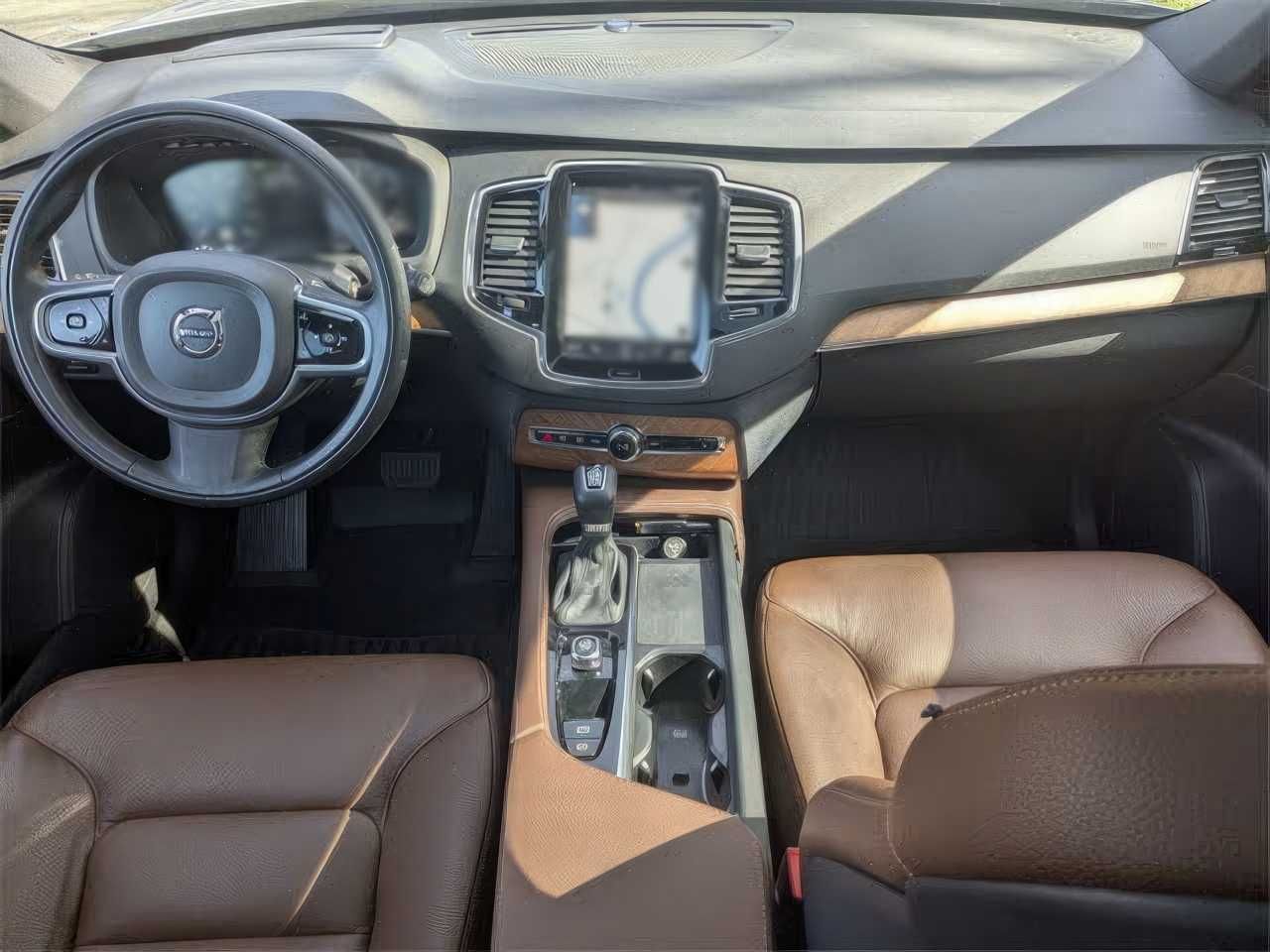2022 Volvo XC90 T6 Momentum