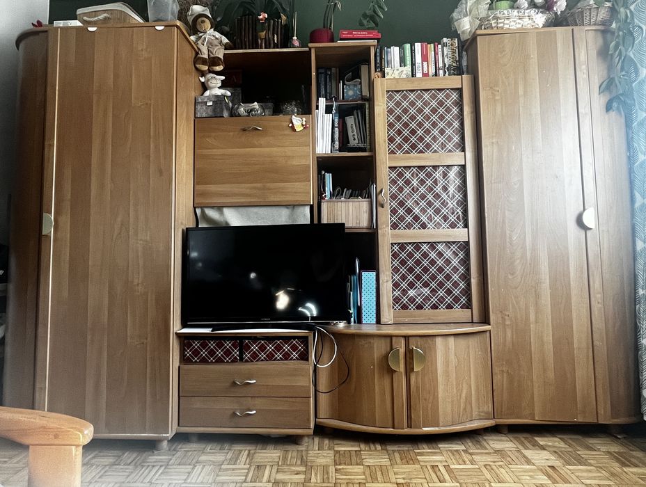 mebloscianka dwie szafy, ladnie zaokraglone kształty