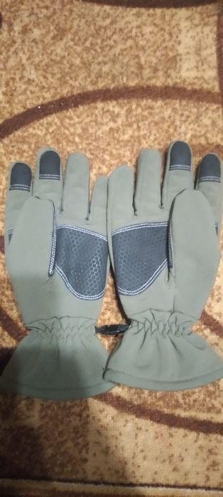 Продаю недорого зимние перчатки.