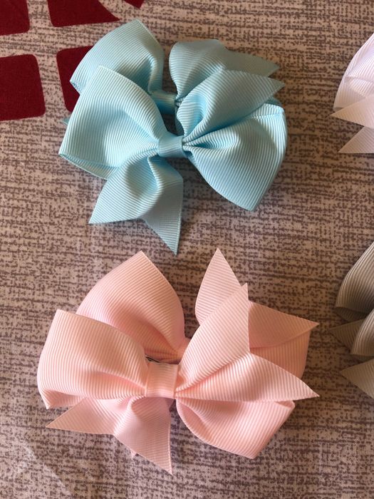 Laços com grampo criança