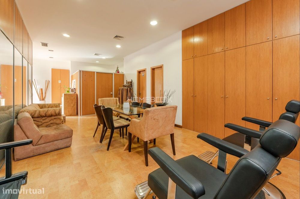 Escritório Moderno na Expo Sul com Espaço Completo: Oportunidade Únic