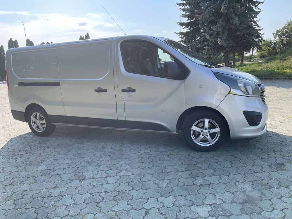 Автомобіль Opel Vivaro 2015 опель віваро