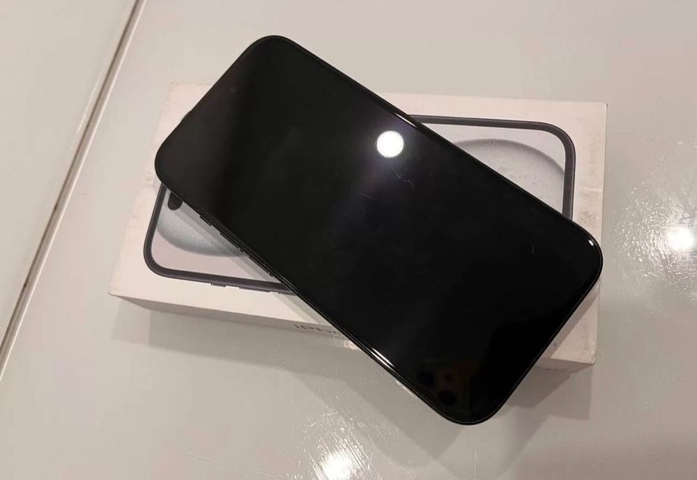 Продавай iPhone 15 256