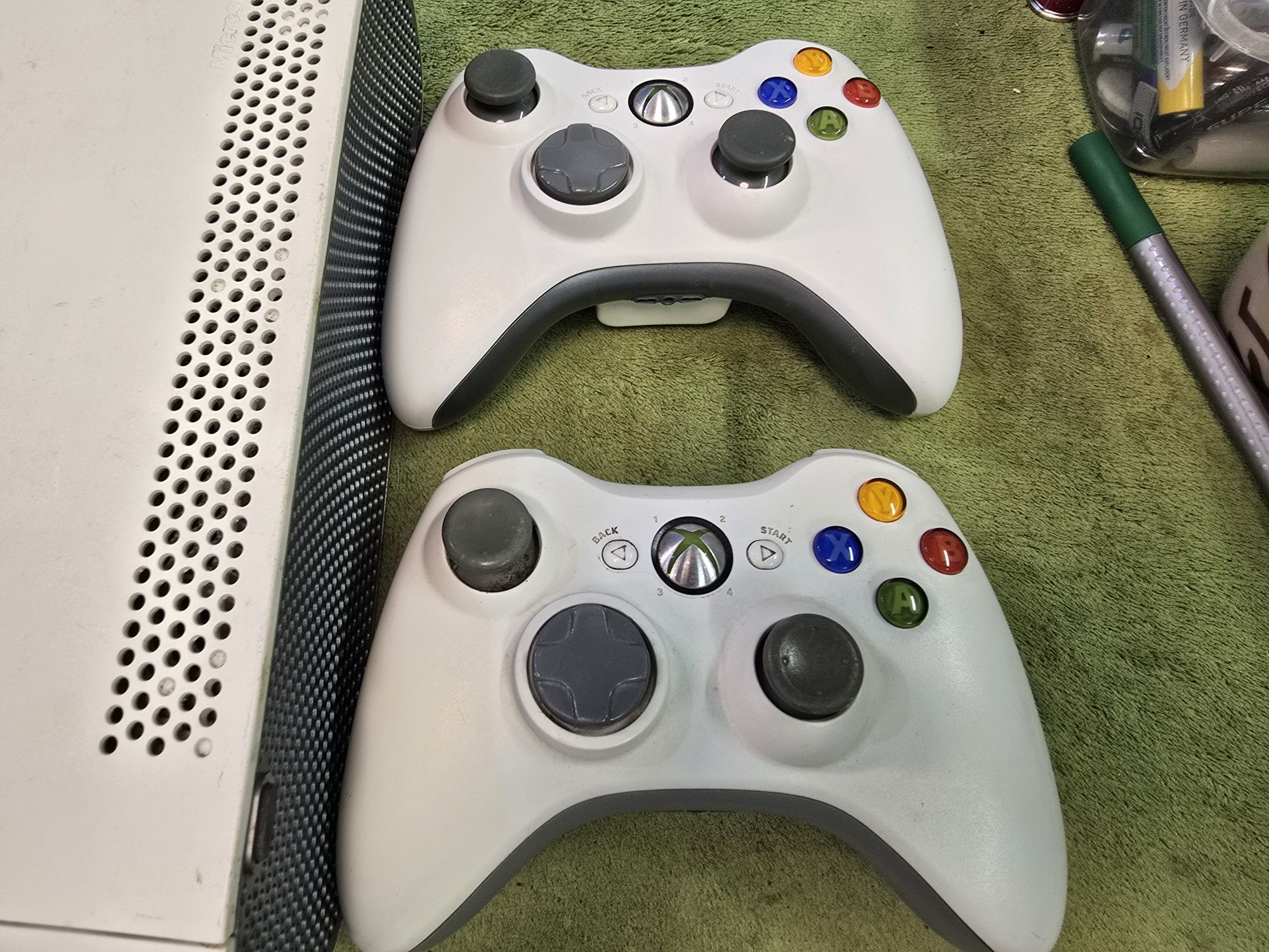 XBOX 360 konsola + 2 pady.