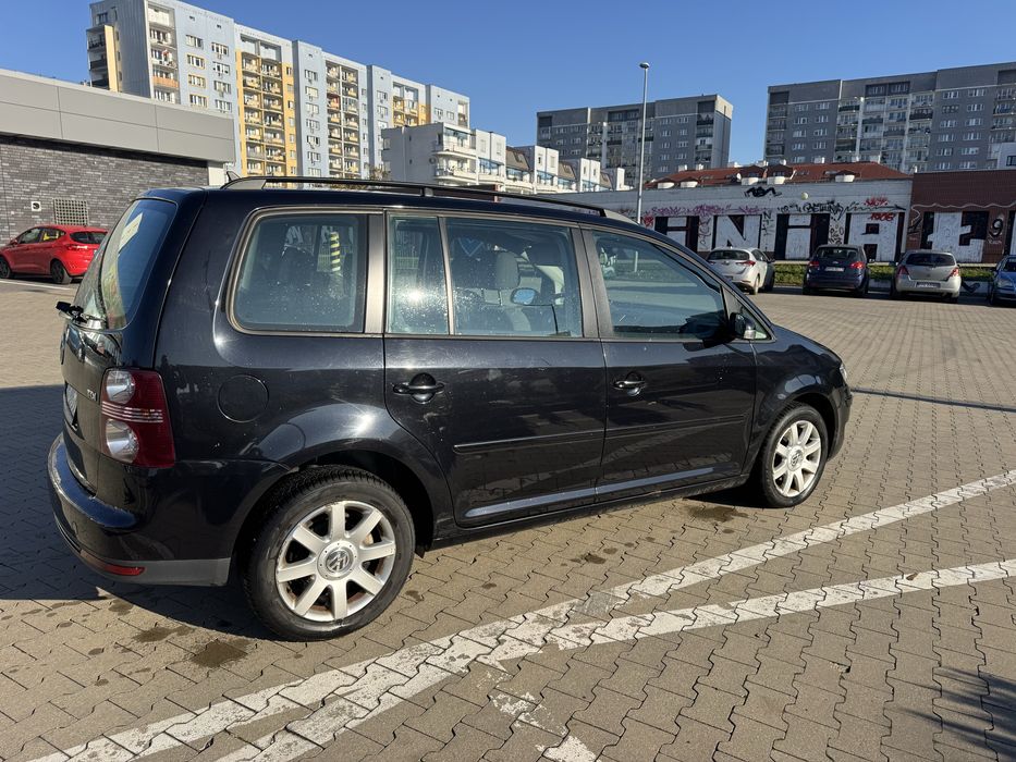 Volkswagen Touran 1.9 Diesel – 2009 r. – zadbany, bogate wyposażenie