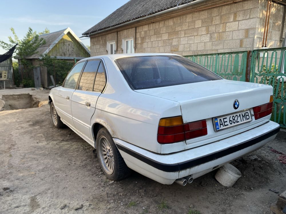 Автомобіль BMW 520