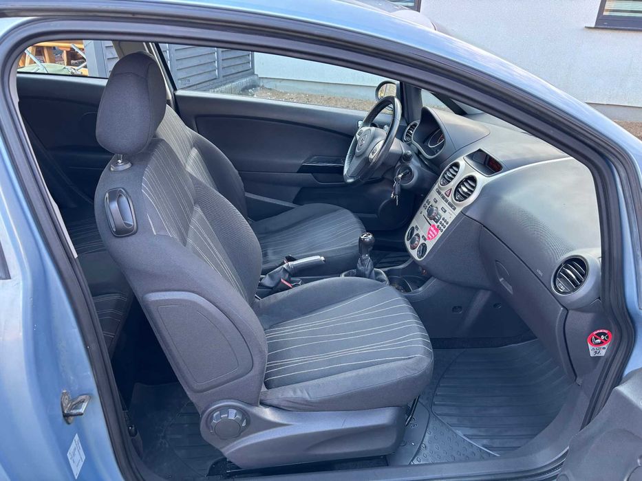 Sprzedam bardzo ładnego OPELA CORSE D 1,3 CDTI  zarejestrowana