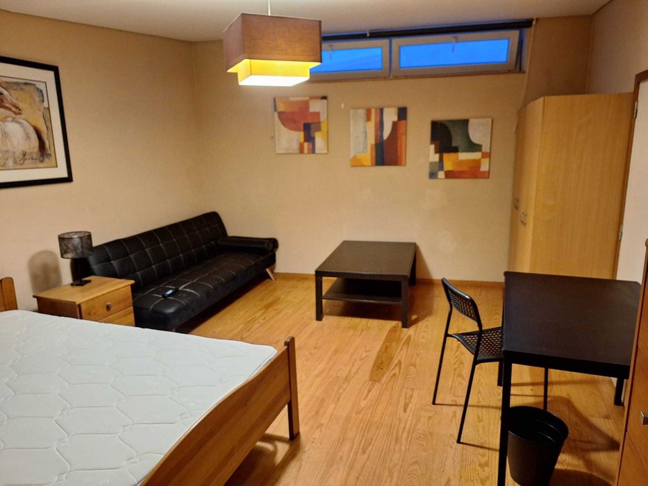 Quarto em Moradia Antas - ambiente calmo