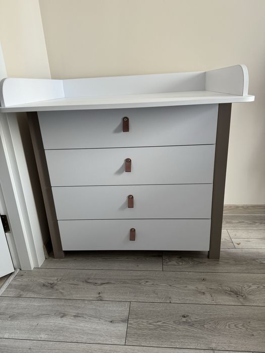 Комод з пеленальним столиком