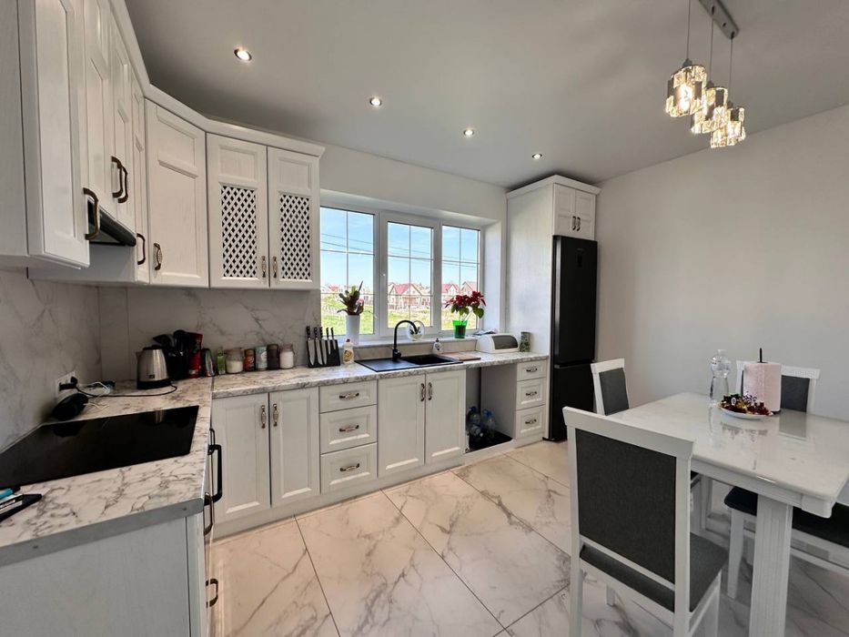 Продаж окремо стоячого будинку біля Винник, с під