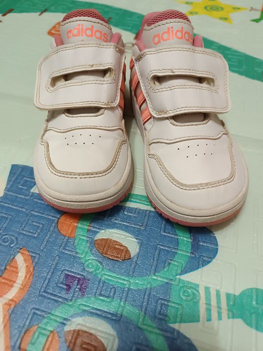 Продам кросівки Adidas для дівчинки