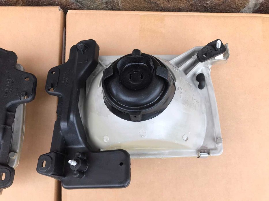 Фари фара передние фары Nissan Navara D22 Pickup (98-02)