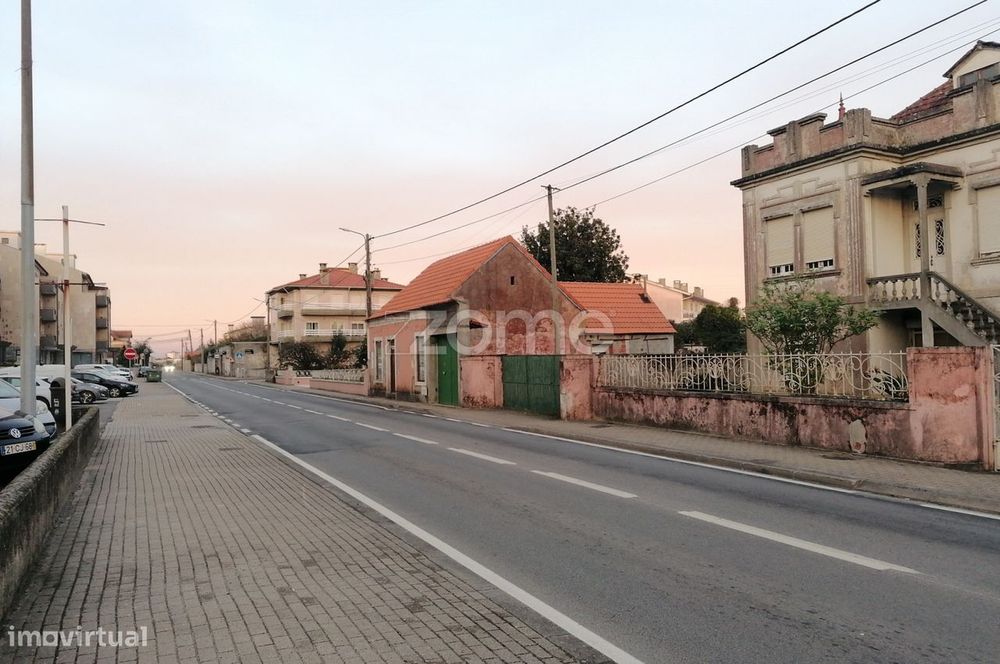 Moradia em Ruína com terreno no centro Ihavo-Aveiro