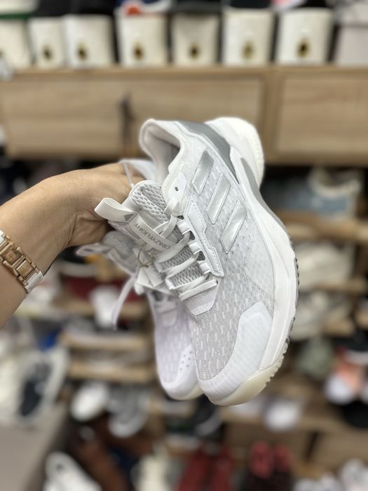 Розпродаж Adidas Crazyflight 5, знижка на деякі розміри!23 см (37 1/3)