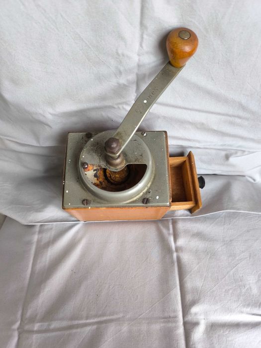 Moinho de café antigo Peter Diennes