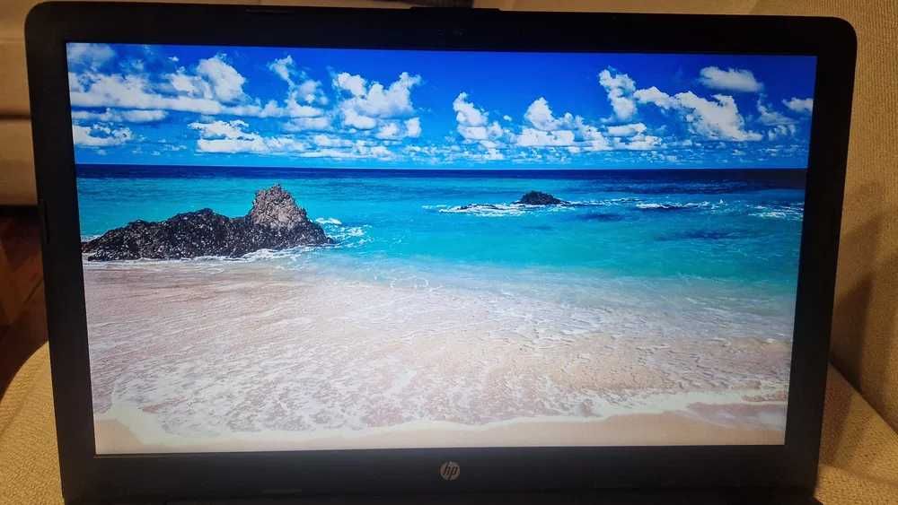 HP 15-bs102nw, Intel Core i5-8250U, Radeon 520, RAM 16 GB, SSD 500 GB