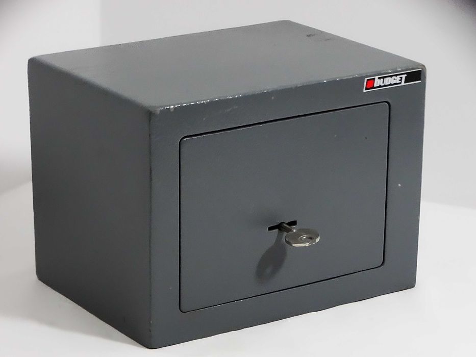 Mały sejf metalowy Budget BSF2317M.