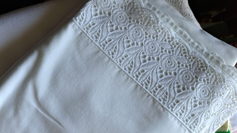 Lençóis algodão brancos renda e bordados