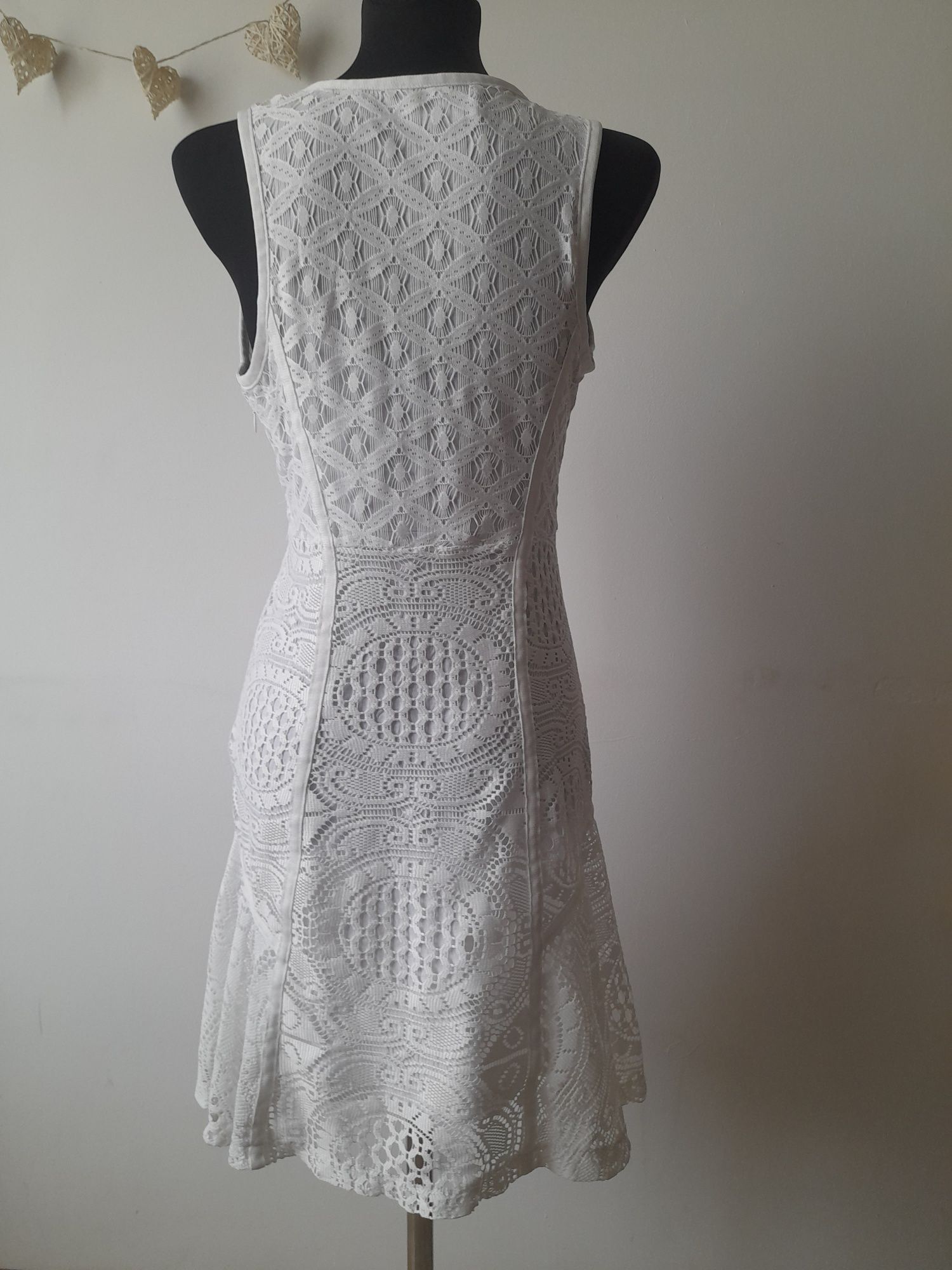 Piękna biała koronkowa sukienka, Desigual,  M
