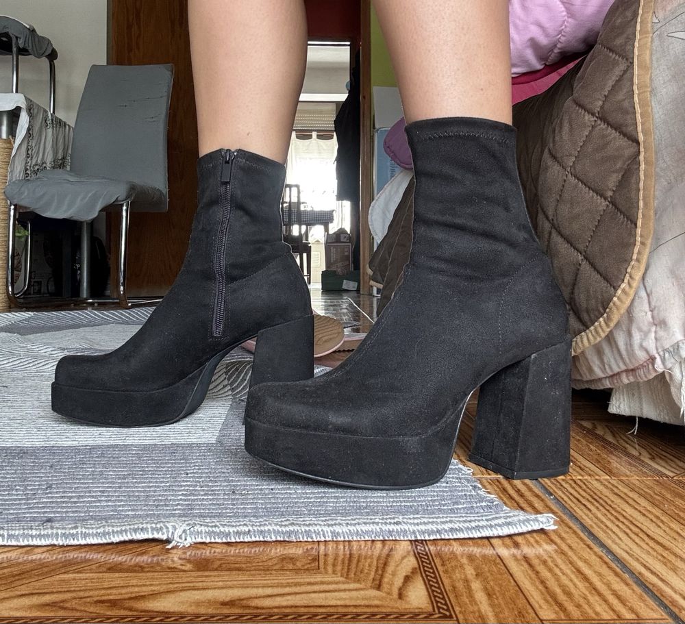 Botas novas pretas