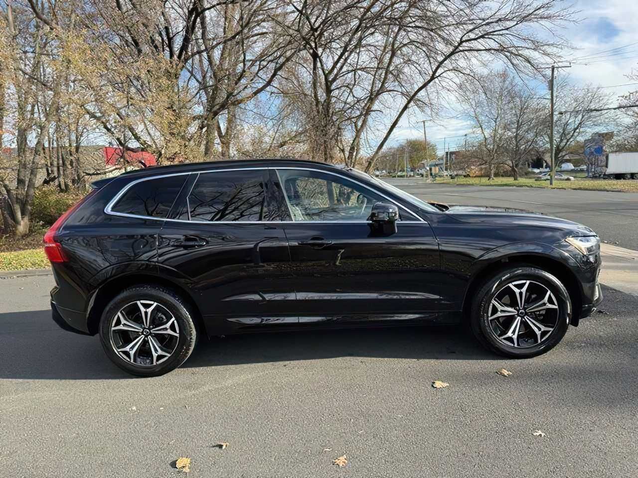 2022 Volvo XC60 AWD B5 Momentum