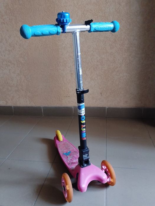 Самокат для дівчинки