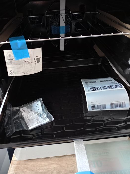 Sprzedam tanio nową kuchnie elektryczna wolnostojąca.